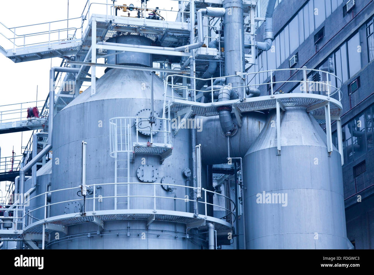 Les réservoirs de gaz dans une usine de traitement de gaz à Hong Kong Banque D'Images