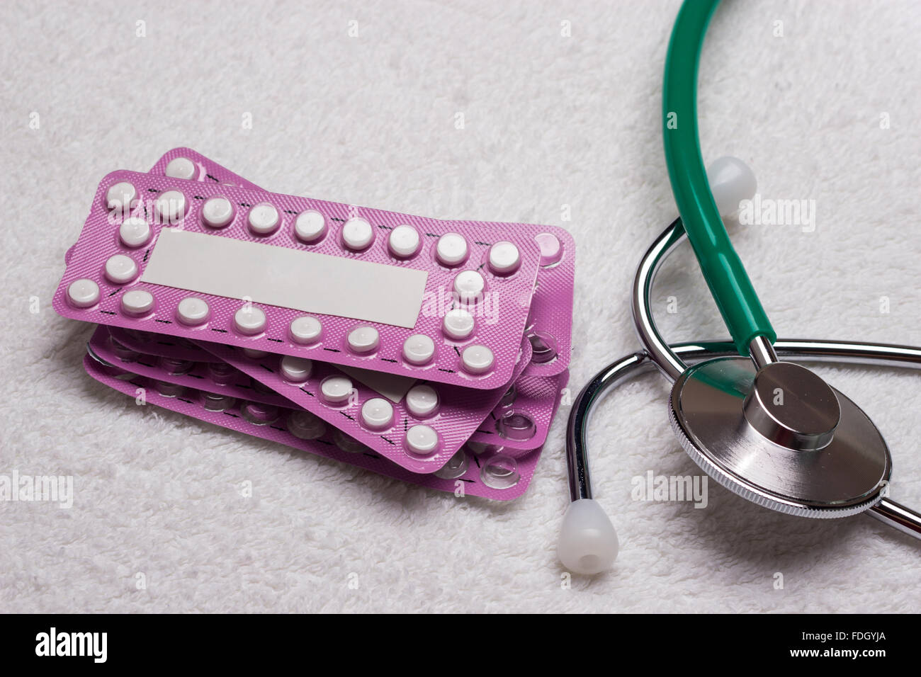 Medicine health care la contraception et le contrôle des naissances. Les pilules contraceptives orales, des ampoules avec les comprimés hormonaux Banque D'Images