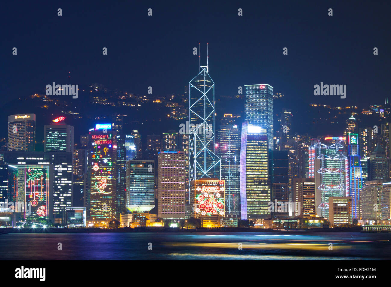 Hong Kong Vue de nuit avec diverses décorations de Noël Banque D'Images