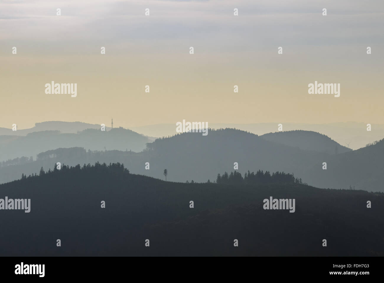 Vue aérienne, collines du nord ouest, Olsberg Sauerland Olsberg, les éoliennes, l'énergie éolienne, Sauerland, Banque D'Images