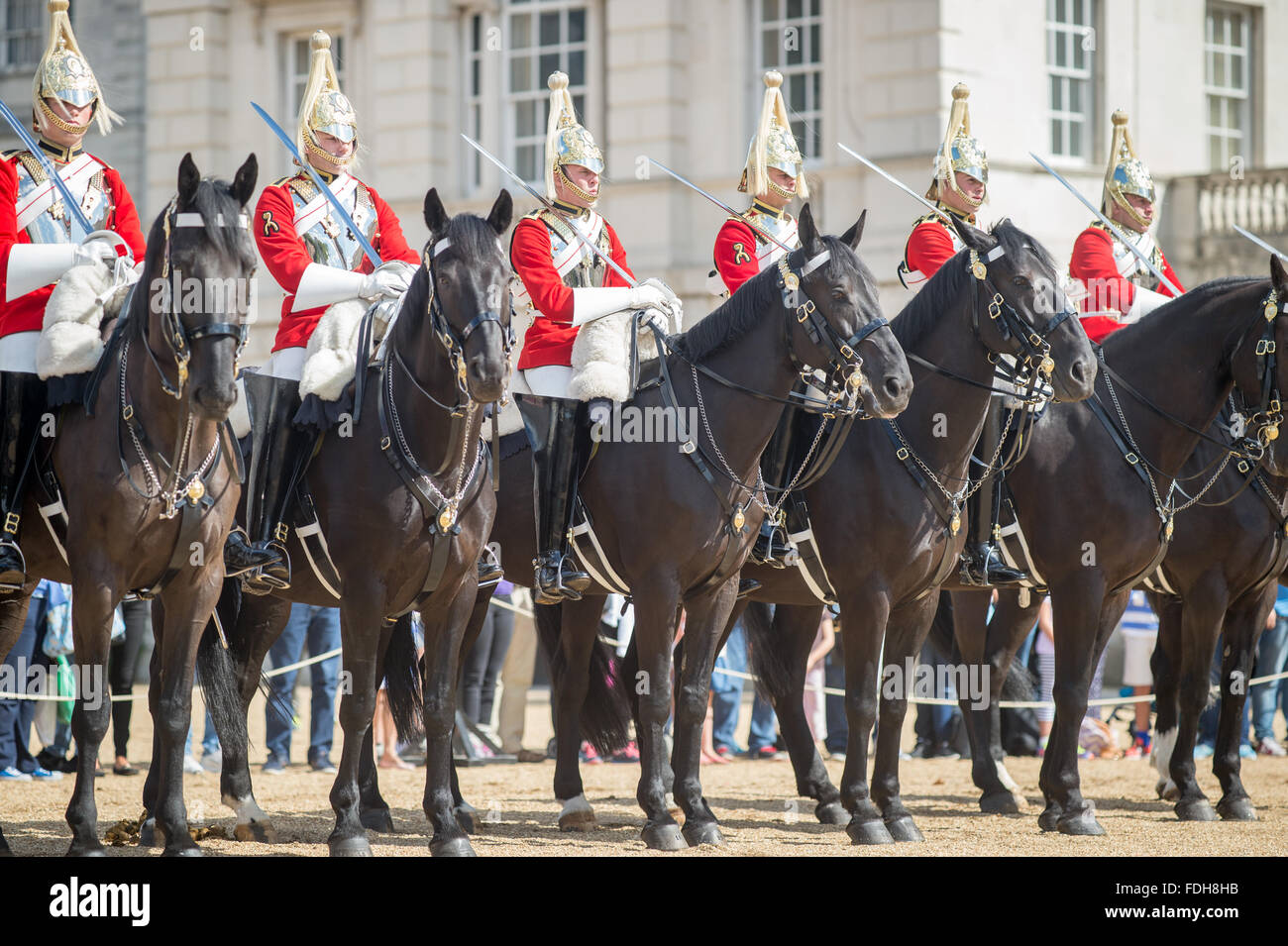 Londres, Angleterre - relève de la garde à Horse Guards Parade Photo Stock  - Alamy