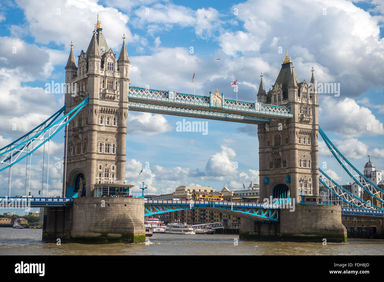 Le Tower Bridge sur la Tamise à Londres, en Angleterre. Banque D'Images