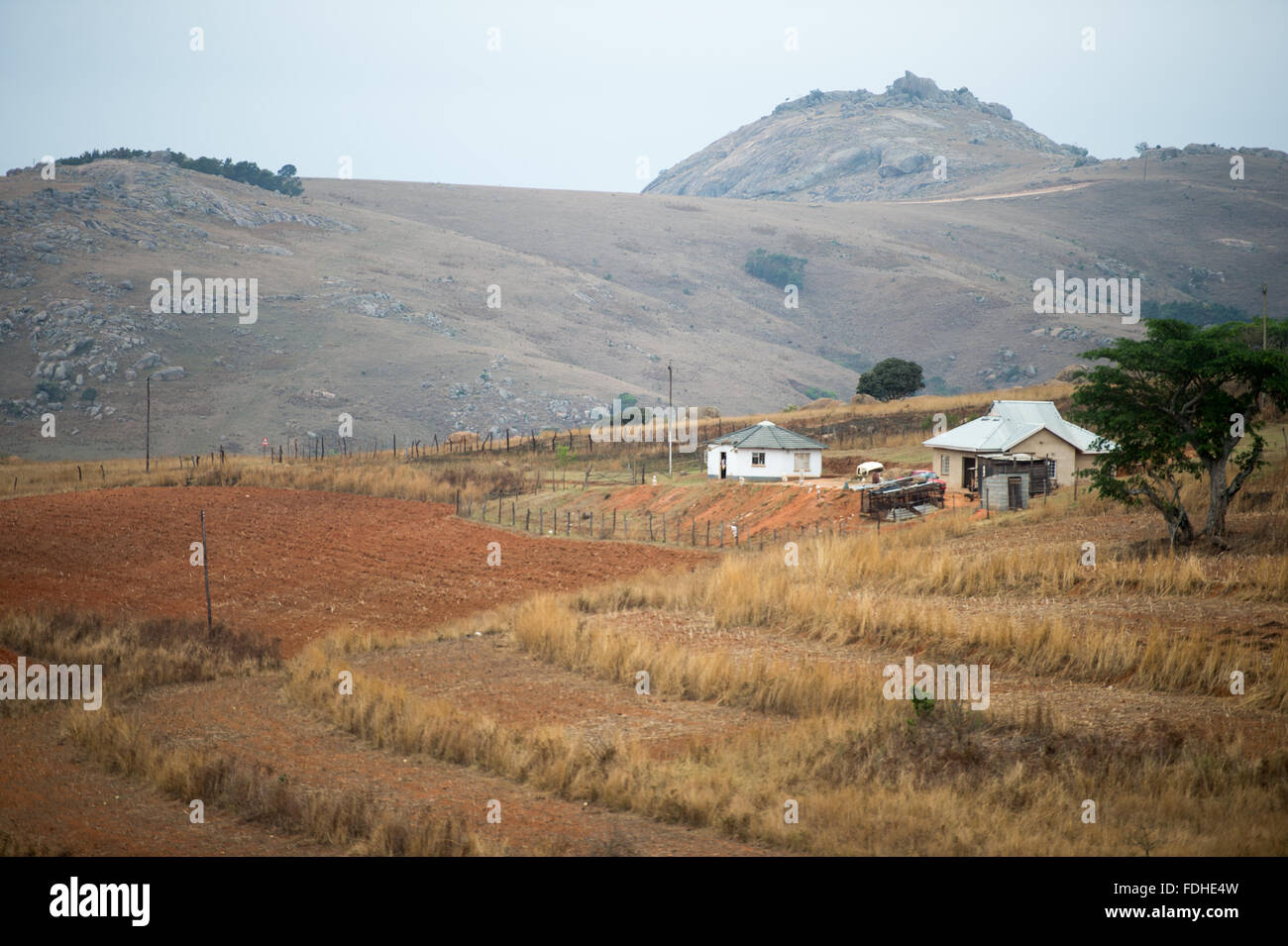 Maisons dans la région de Hhohho Swaziland, Afrique. Banque D'Images