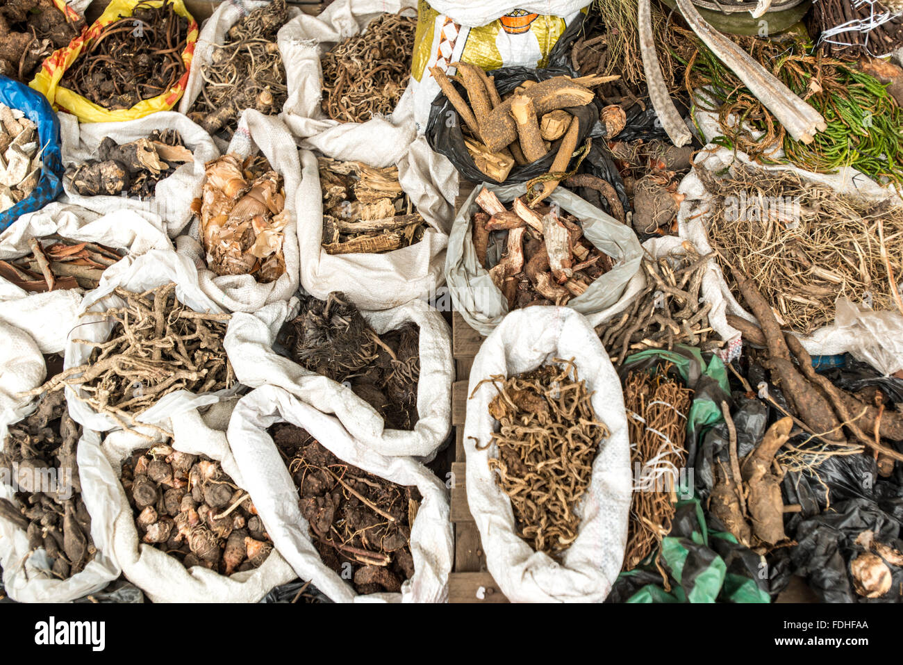 Les herbes médicinales pour la vente à la production de gros Manzini et marché artisanal au Swaziland, l'Afrique Banque D'Images
