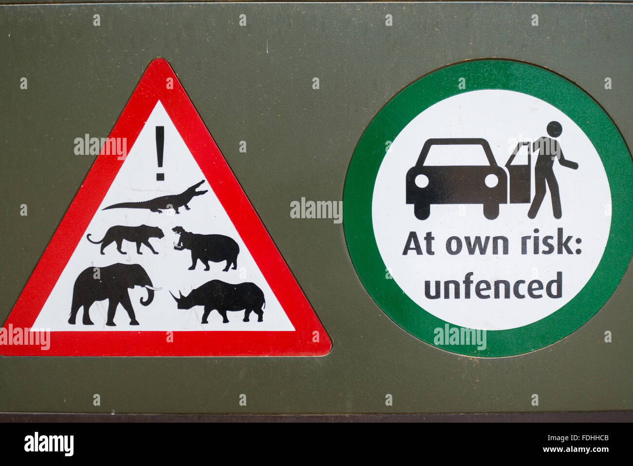 Panneaux d'avertissement et de danger à Sainte Lucie, Kwazulu-Natal, Afrique du Sud - Parc iSimangaliso Wetland Park Banque D'Images