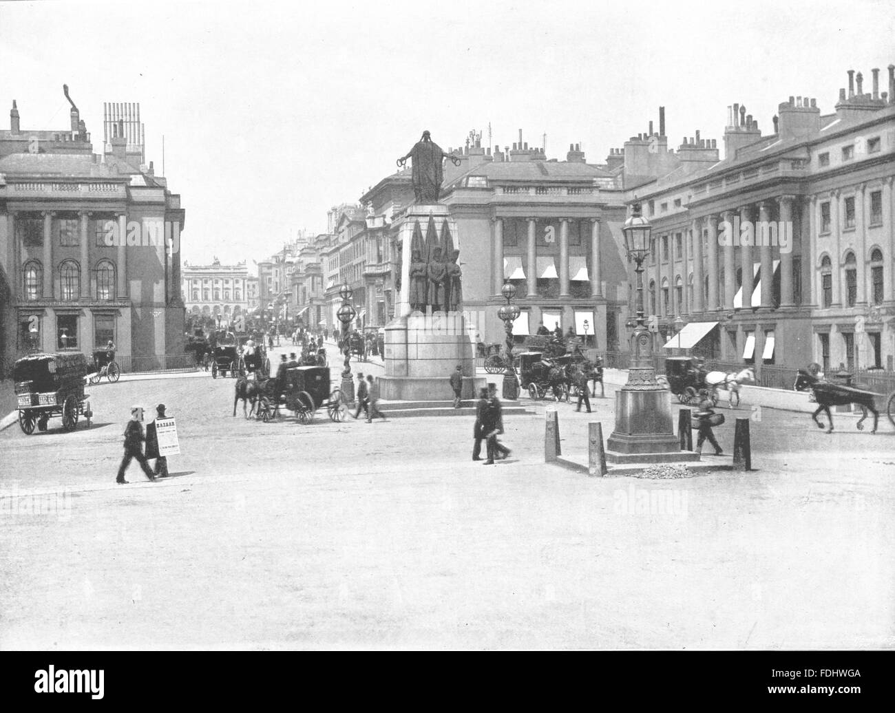 Londres : Waterloo Place- Pall Mall, l'Athenaeum Club, antique print 1896 Banque D'Images