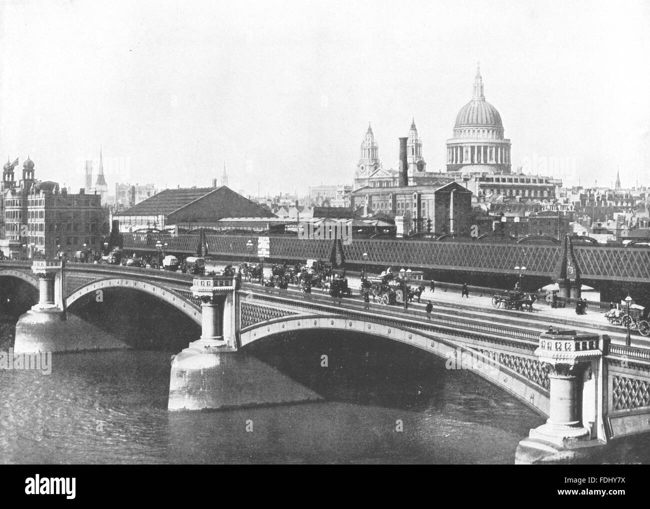 Londres : Blackfriars Bridge- montrant la Cathédrale St Paul, antique print 1896 Banque D'Images