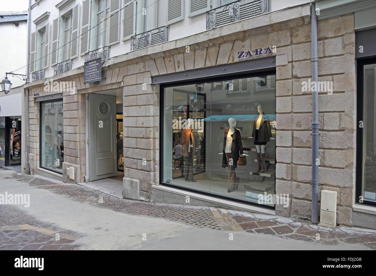 Boutique de mode Zara, Limoges, France Photo Stock - Alamy