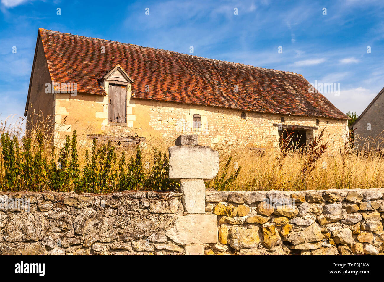 Ancienne grange en pierre traditionnelles pour la restauration - France. Banque D'Images