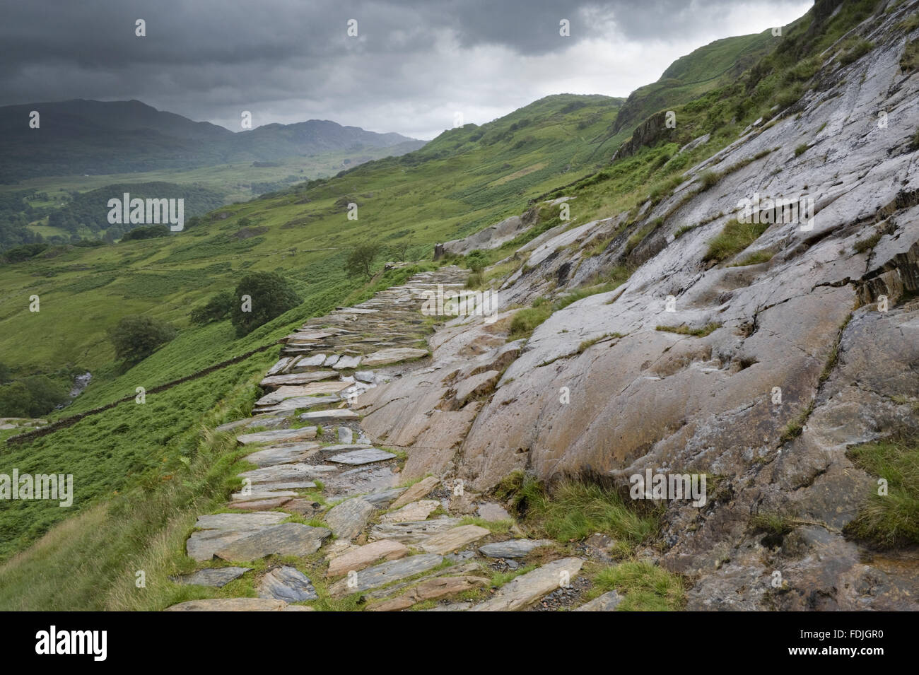 L'Watkin, l'une des 6 Chemin des routes principales au sommet du Snowdon, sur Hafod Y Llançà ferme, Galles. La pluie, et les cinquante mille marcheurs chaque année, dire que l'entretien régulier de la voie est nécessaire. Banque D'Images