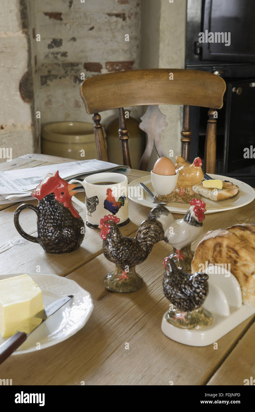 Table ware ornementales y compris un toast rack et mug. Banque D'Images