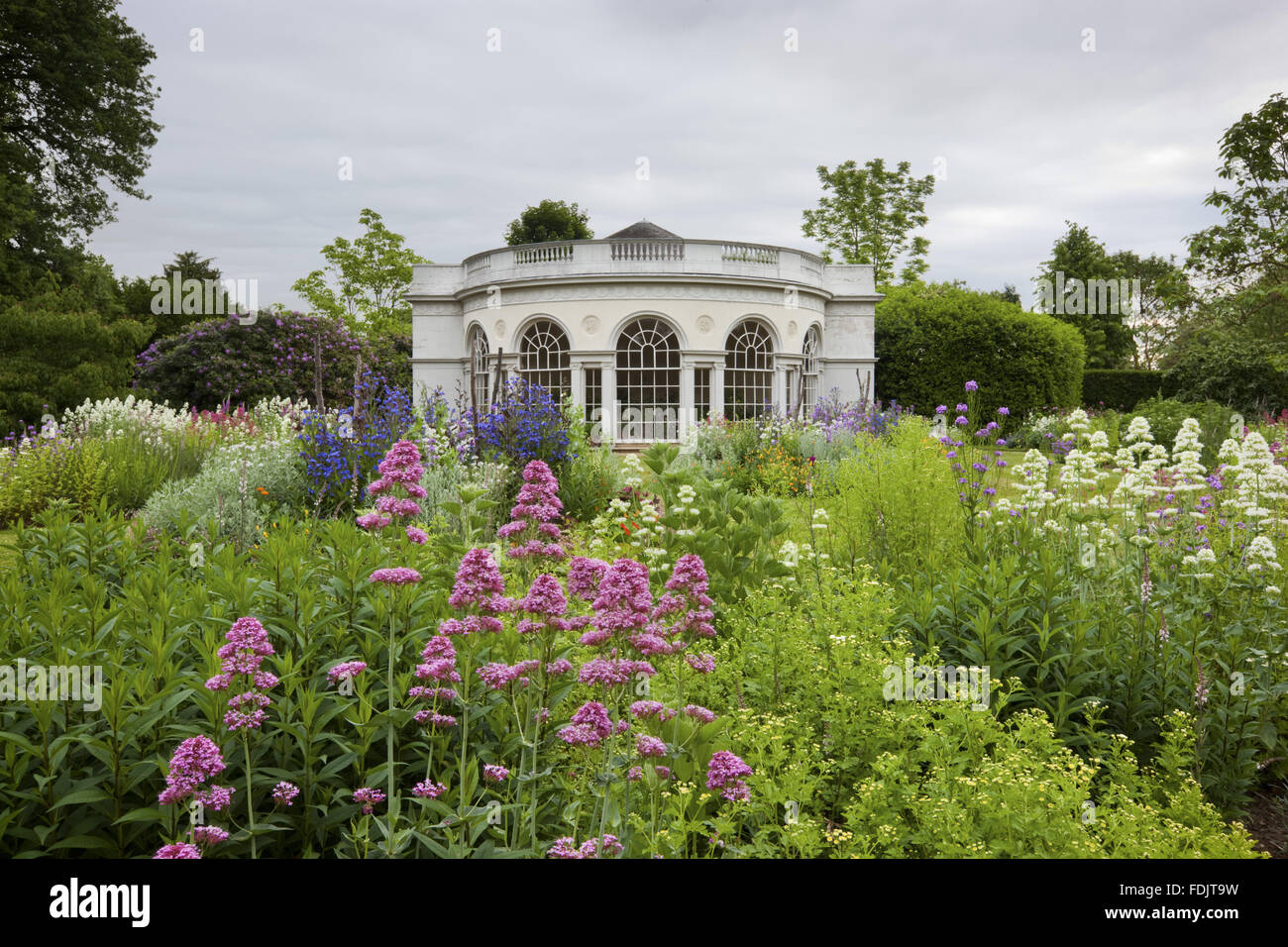 La maison du jardin, construit en 1780 par Robert Adam, dans le motif de plaisir à Osterley, Middlesex. Le bâtiment a une façade semi-circulaire et de pilastres ioniques. Banque D'Images