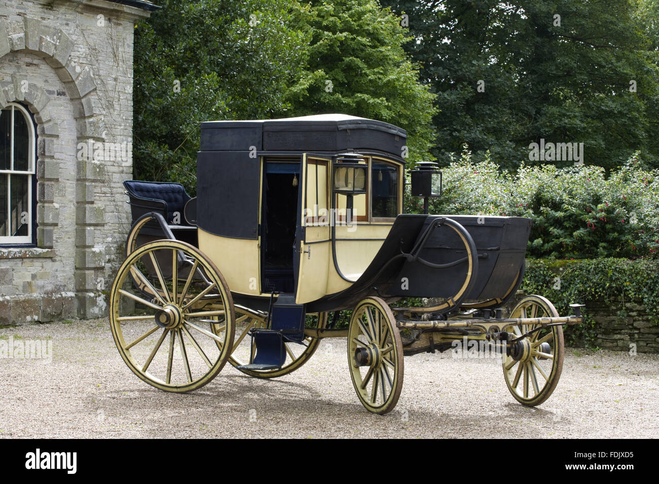 Chariot de déplacement, début des années 1800, partie du National Trust's Carriage Museum collection à Arlington Court, Devon. Banque D'Images