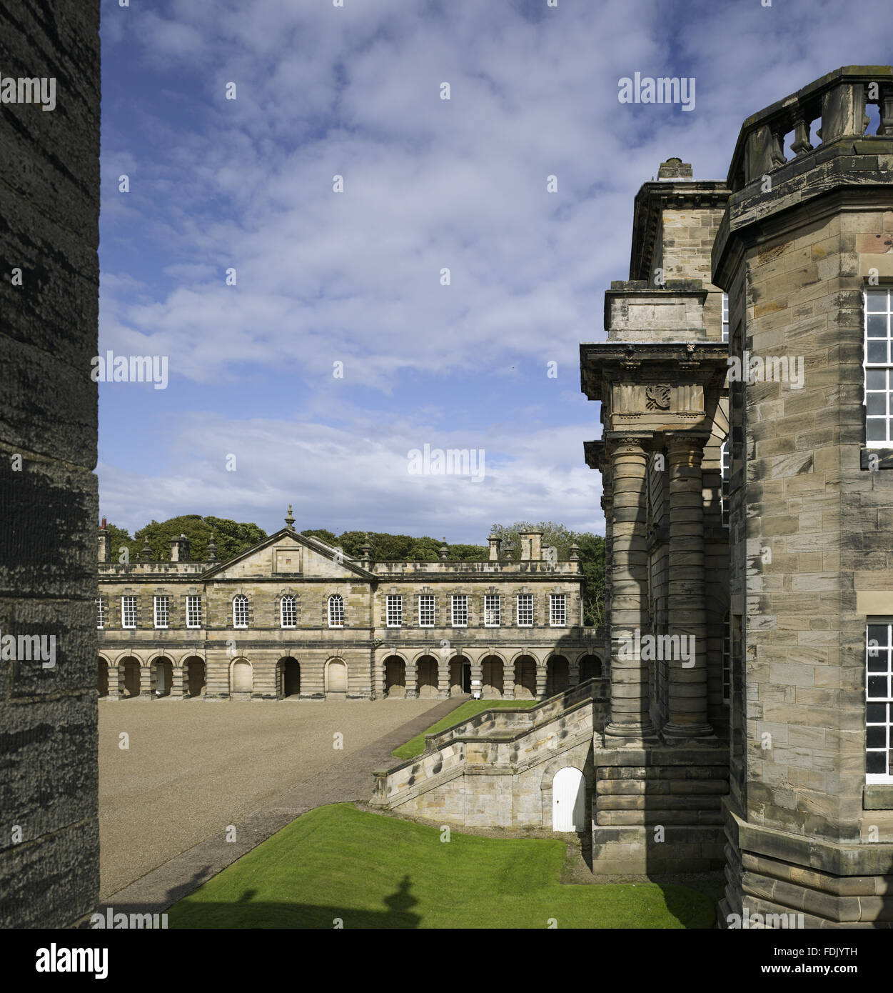 À la dernière le bloc central de l'aile à Seaton Delaval Hall, dans le Northumberland. La maison a été construite pour l'amiral George Delaval par Sir John Vanbrugh, entre 1718 et 1728, en style baroque. Banque D'Images