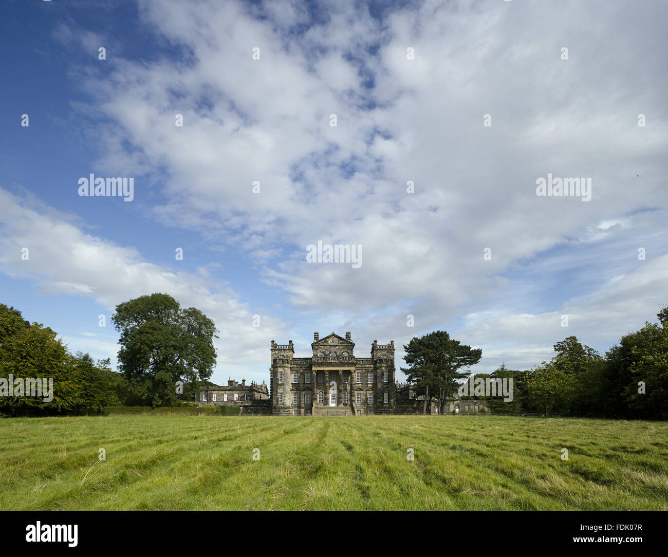 Une vision à long terme de Seaton Delaval Hall, dans le Northumberland. La maison a été construite pour l'amiral George Delaval par Sir John Vanbrugh, entre 1718 et 1728, en style baroque. Banque D'Images