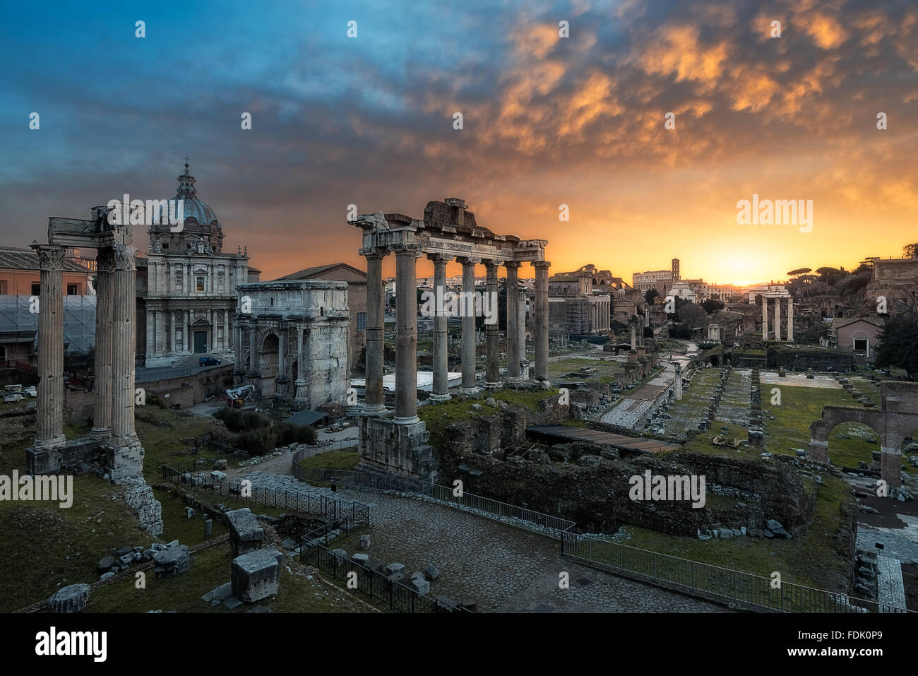 Forum romain au lever du soleil, Rome, Italie Banque D'Images