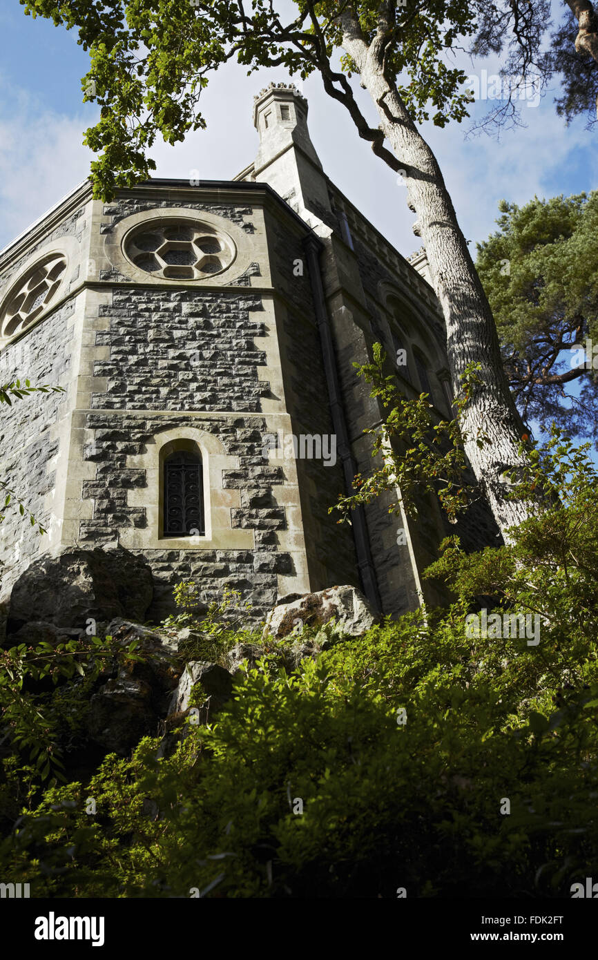 Le poème, le nom donné à la famille d'un mausolée, construit en 1882 par Henry Davis Pochin Bodnant au jardin, Conwy, Pays de Galles. Banque D'Images