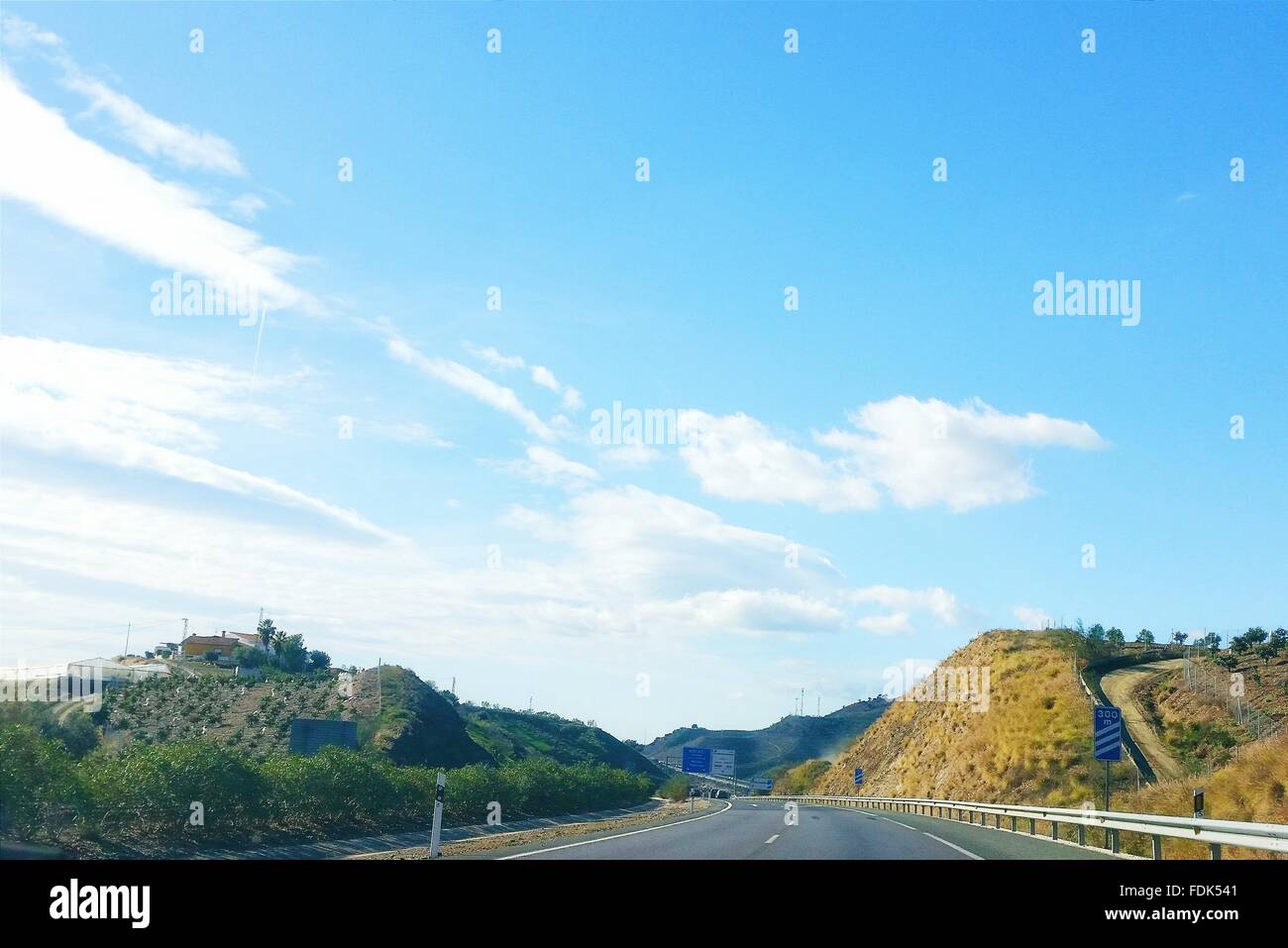 Route à travers les montagnes, Malaga, Andalousie, Espagne Banque D'Images