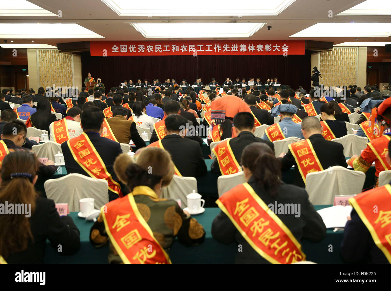 Beijing, Chine. 1er février, 2016. Une cérémonie en l'honneur national 981 100 travailleurs migrants et groupes est tenue à Beijing, capitale de Chine, le 1 février 2016. Le Premier ministre chinois Li Keqiang a dit dans une lettre à la cérémonie qui permettra à la Chine d'intégrer les travailleurs migrants dans les villes dans les cinq prochaines années dans l'ordre. © Ma Zhancheng/Xinhua/Alamy Live News Banque D'Images
