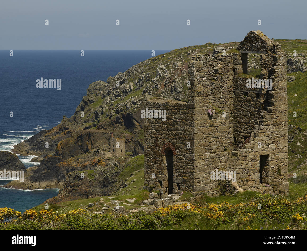 L'abandonné de maisons de la Couronne de section Botallack Mine près de St Just, Cornwall. Banque D'Images