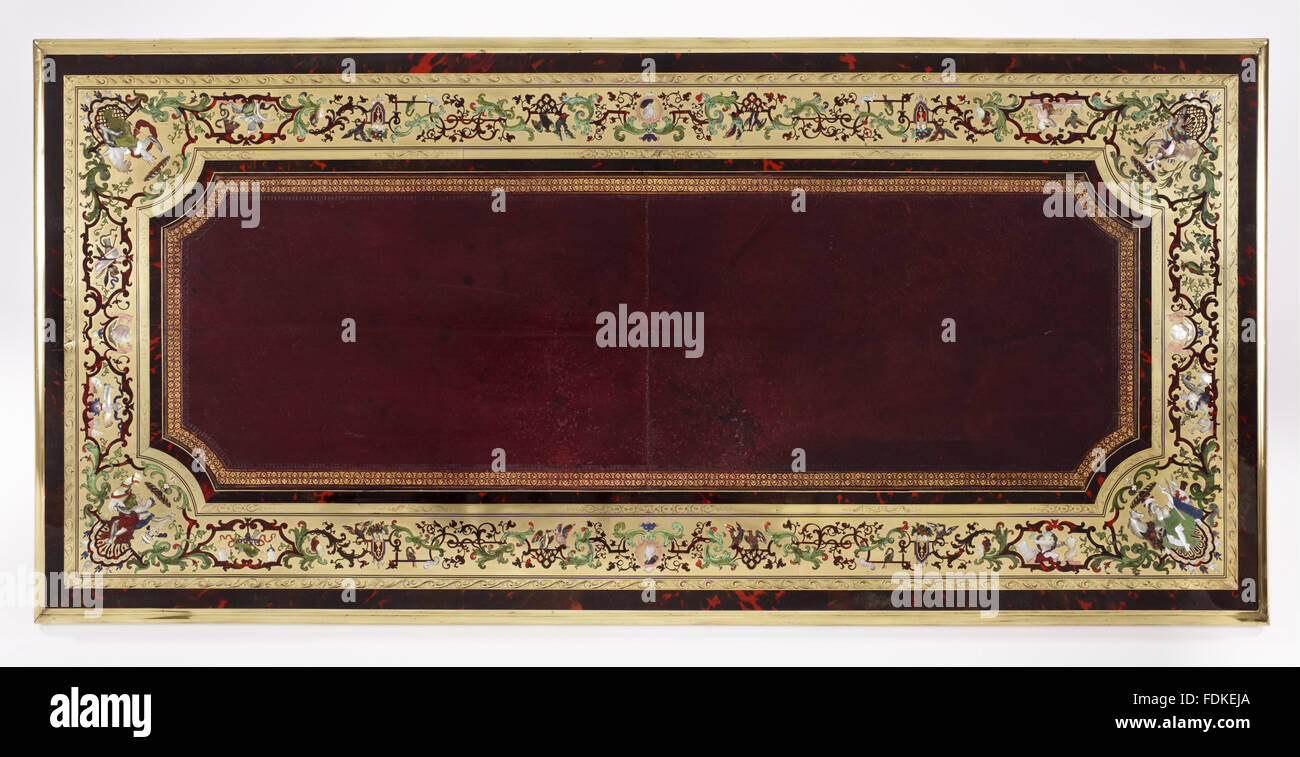 Le bureau ou table de Saltram écrit : la surface d'écriture recouvertes de cuir rouge avec l'écaille, de l'ébène et marqueterie Boulle frontière. La table de Louis XIV écrit par André Charles Boulle est (1642-1732). Il dispose d'une carcasse Hêtre et est plaqué en laiton et de la responsabilité délictuelle Banque D'Images