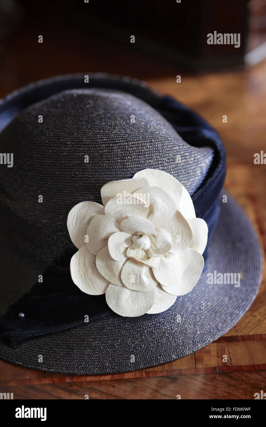 Un chapeau de paille avec des dames à la décoration florale Argory, County  Armagh Photo Stock - Alamy