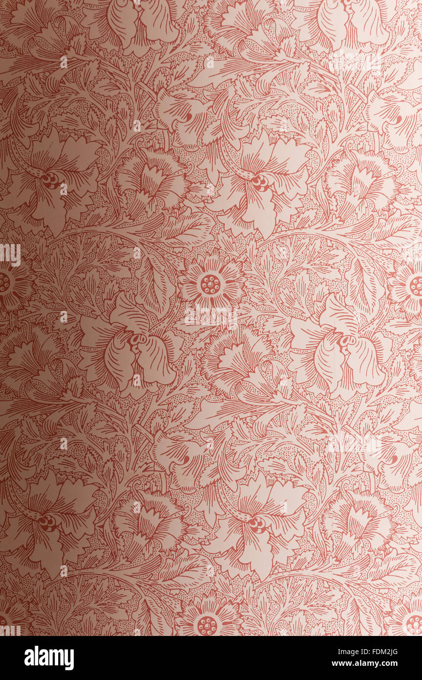 Fermer la vue de Poppy wallpaper par William Morris (1834-1896) dans la salle d'affaires à Standen, West Sussex. Le papier peint se reproduit à l'aide de l'original Morris & Co blocs. NT Numéro d'inventaire 1213908. Banque D'Images