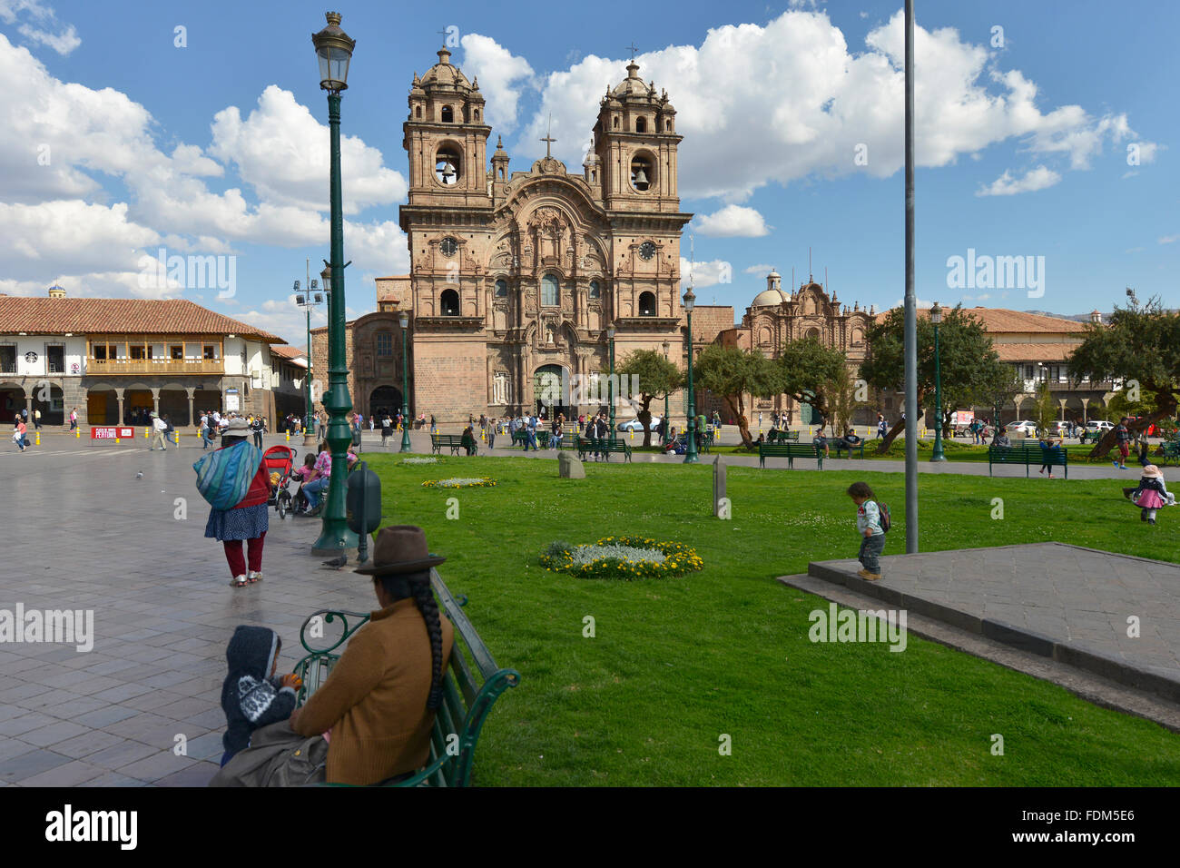 cuzco-p-rou-12-septembre-2015-cath-drale-de-la-plaza-de-armas-de