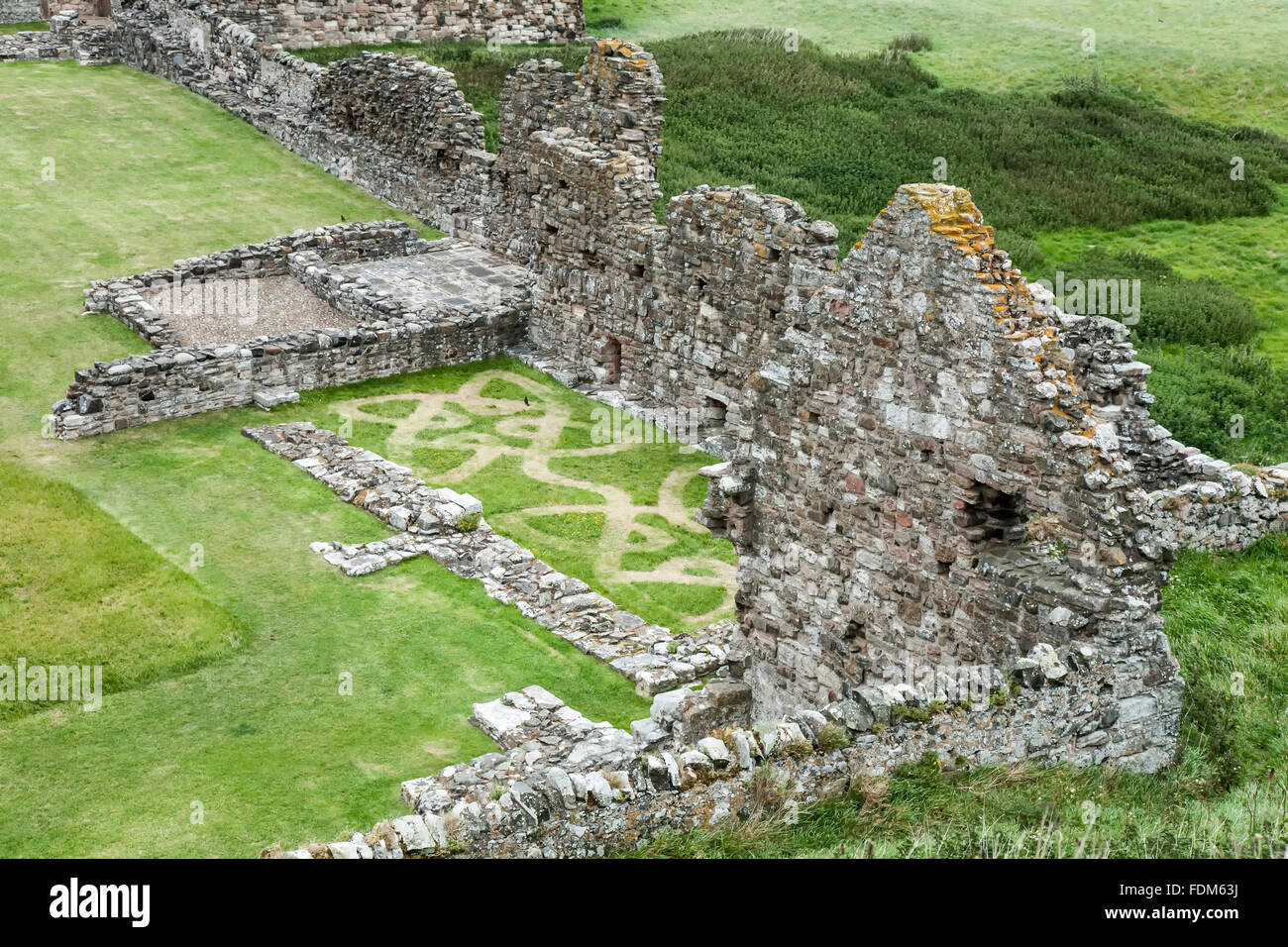 Les murs en ruine, Prieuré de Lindisfarne, Holy Island, Angleterre, Royaume-Uni Banque D'Images