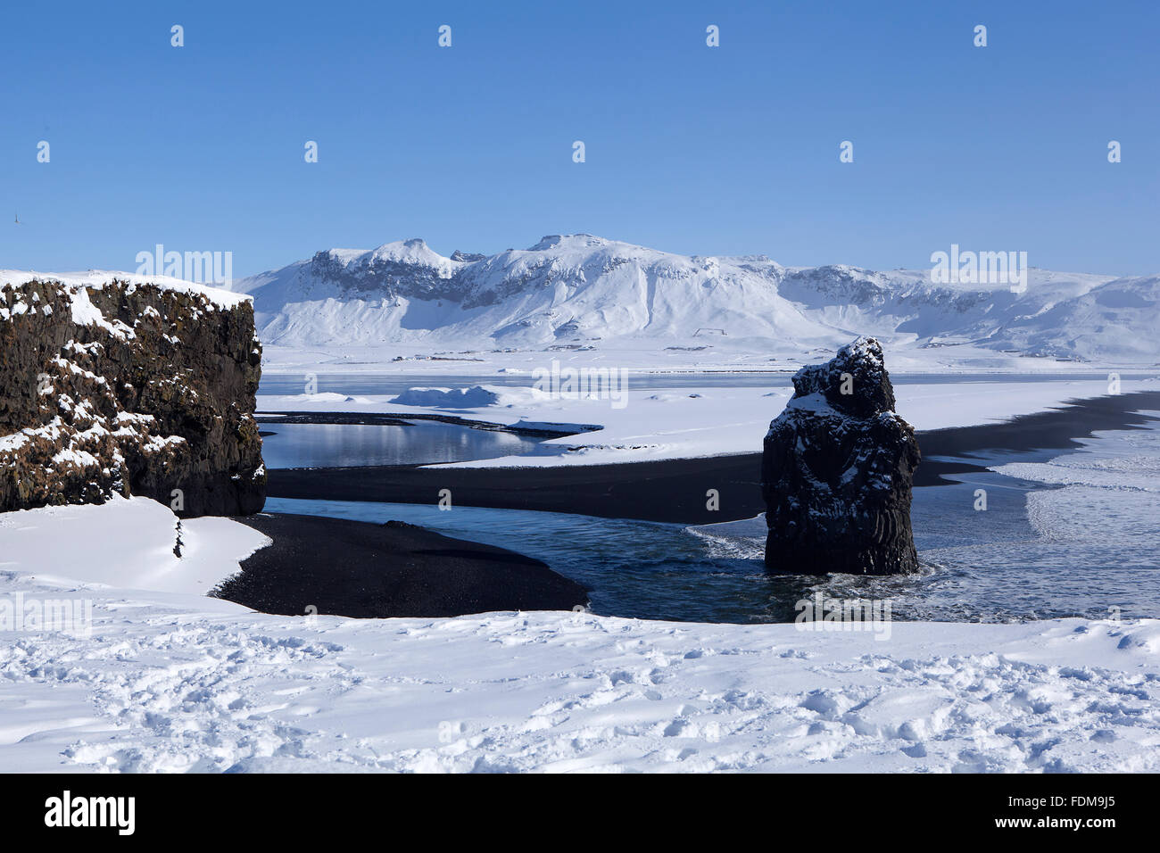 Grand angle de capture le panorama près de Vik, l'Islande en hiver Banque D'Images