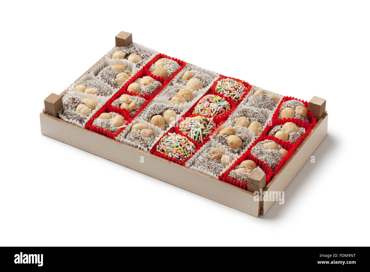 Fort avec les cookies turc coloré sur fond blanc Banque D'Images