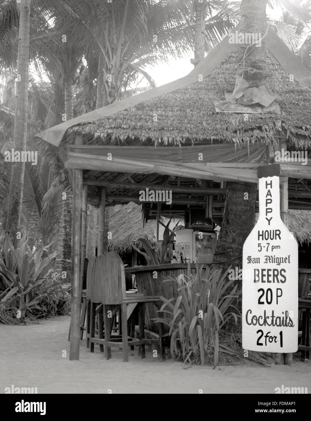 Une piscine en plein air bar de plage. Boracay, Philippines, Asie du Sud Est. Banque D'Images