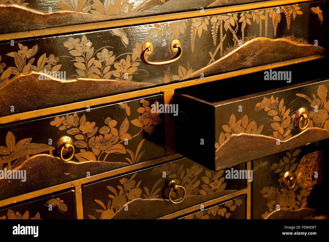 Armoire japonaise en laque noire Banque de photographies et d’images à