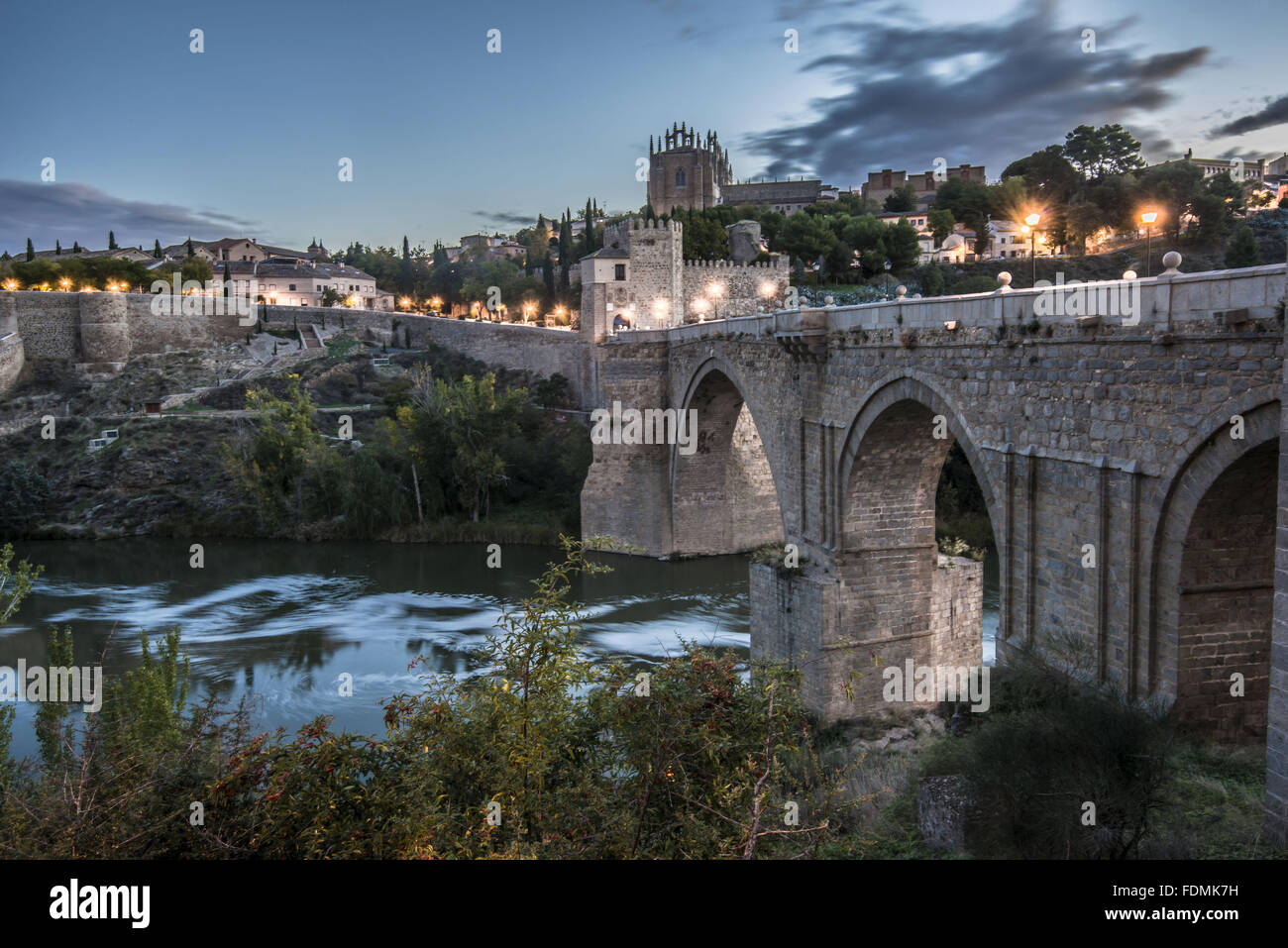 Puente de San Martin sur le Tage / Tejo - XIV siècle de style gothique Pont Banque D'Images