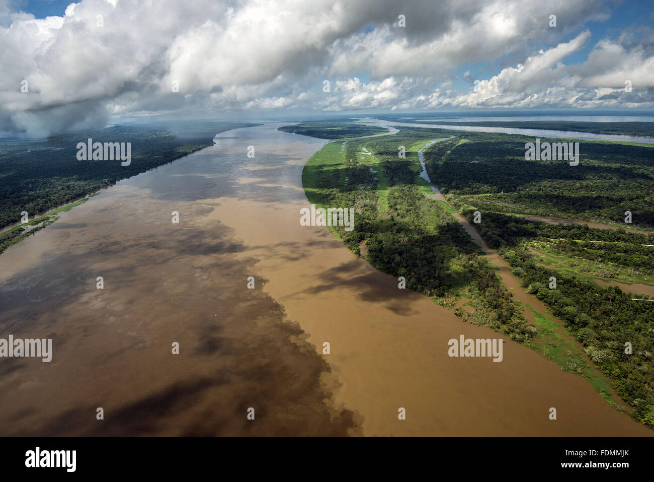 Vue aérienne de Japura et Amazon River réserve forestière en Mamiraua, Développement durable Banque D'Images