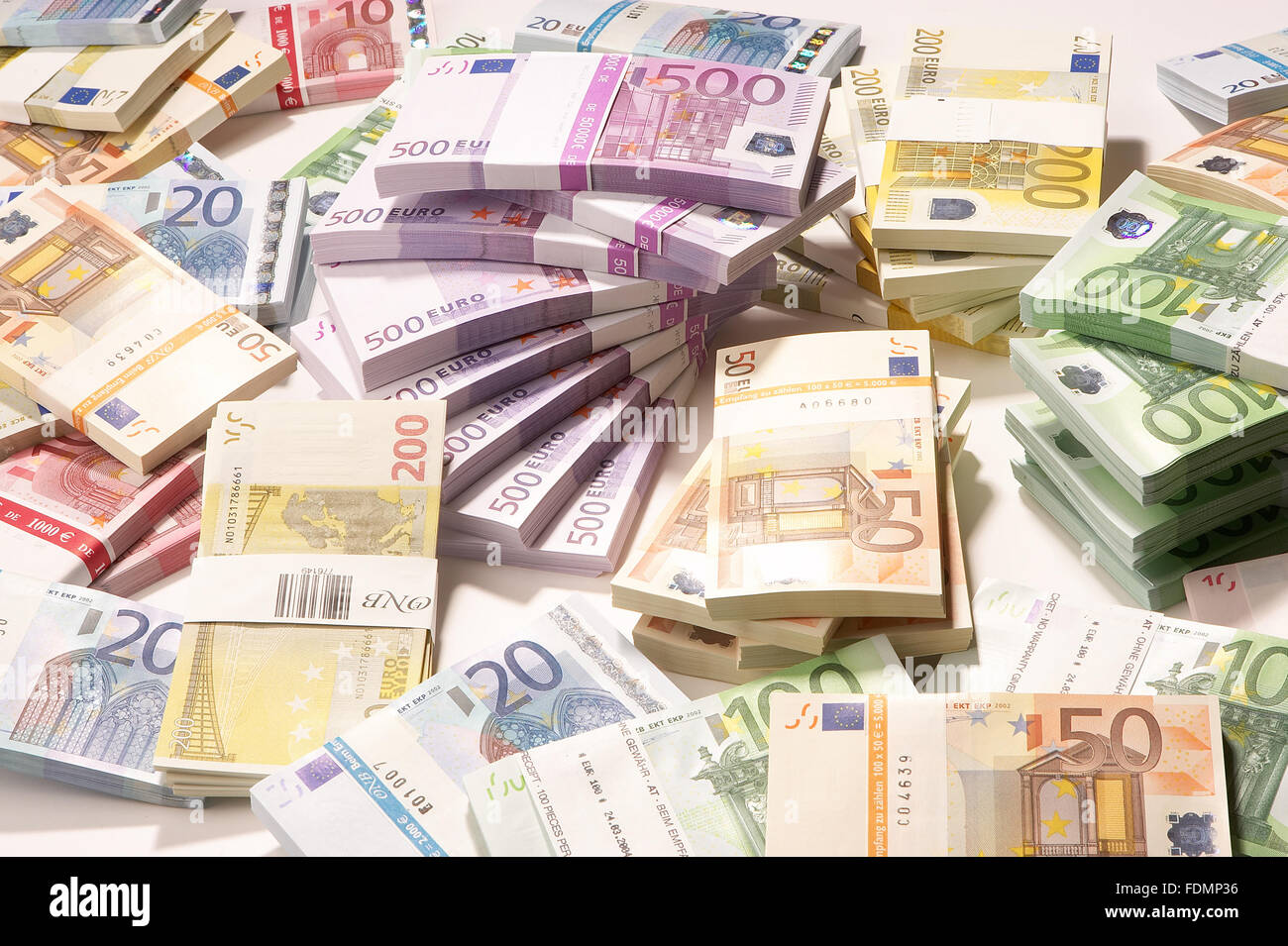 L Argent Euro Pile De Billets En Euros Photo Stock Alamy