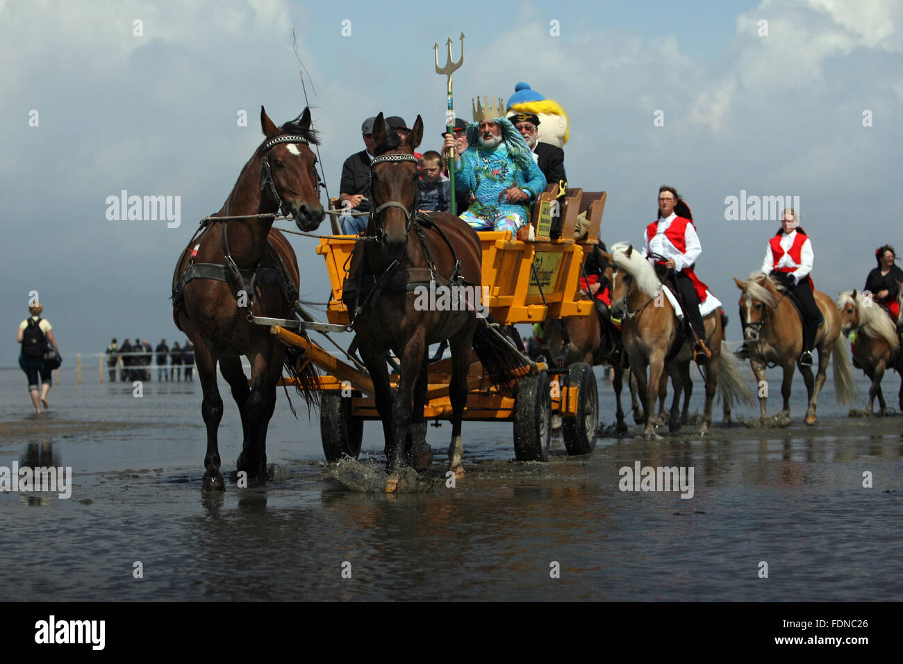 Cuxhaven, Allemagne, dieu de la mer Neptune a traversé dans un chariot, la mer des Wadden Banque D'Images