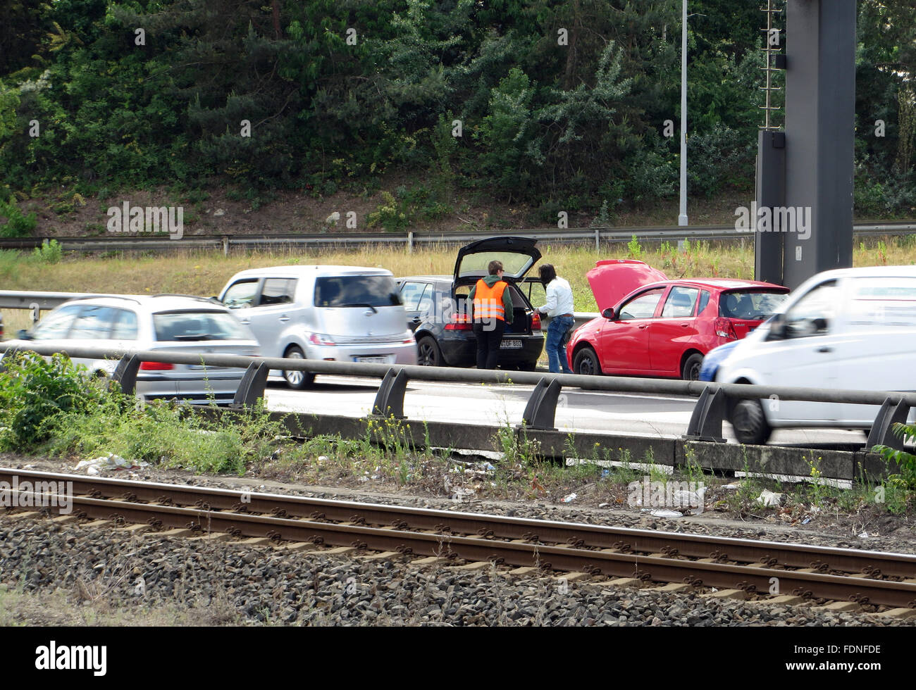 Berlin, Allemagne, panne de voiture sur l'autoroute A100 en hauteur Kaiserdamm Banque D'Images