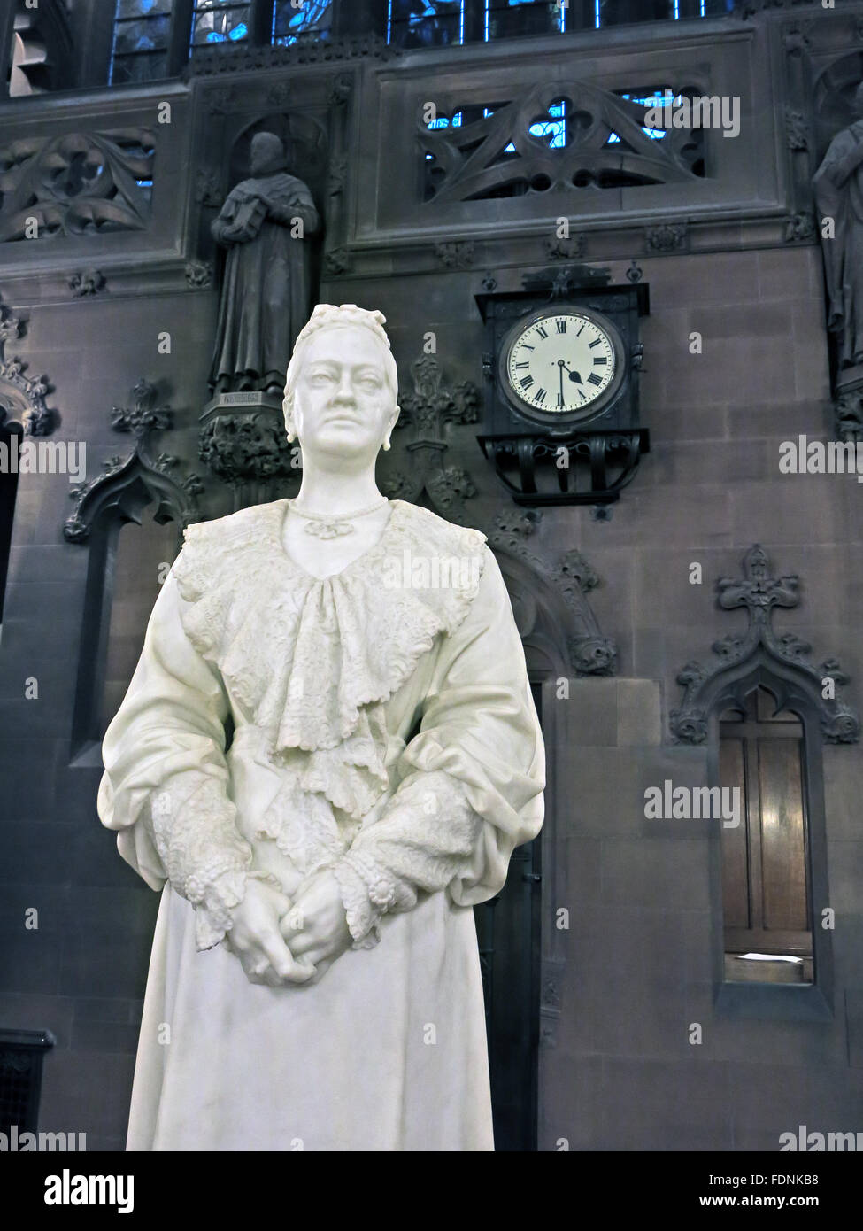 John Rylands Library,intérieur,Deansgate Manchester, Angleterre, Royaume-Uni - Enriqueta Augustina Rylands (1907) statue Banque D'Images