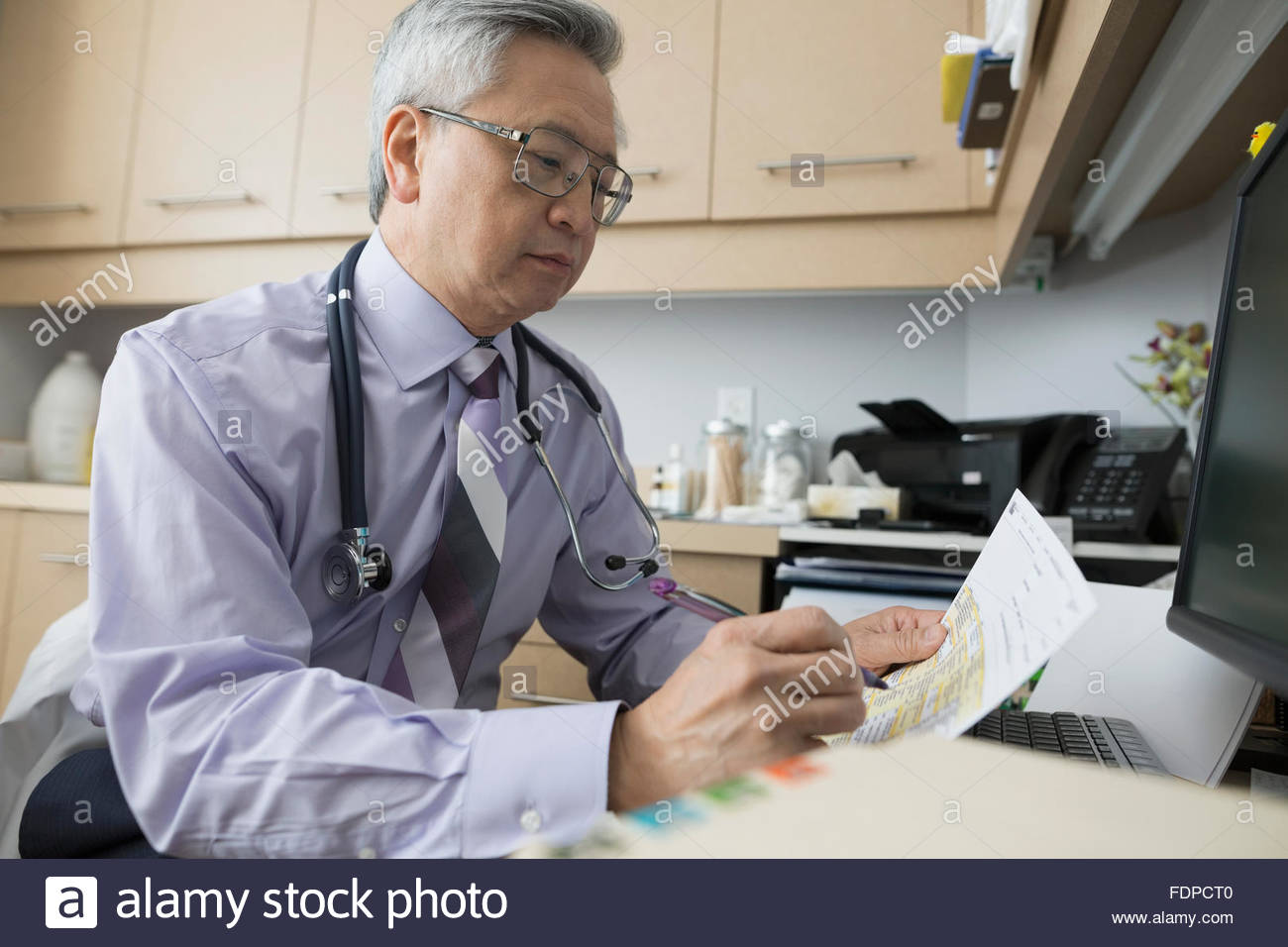 L'examen des médecins médecin documents bureau 60-64 Banque D'Images