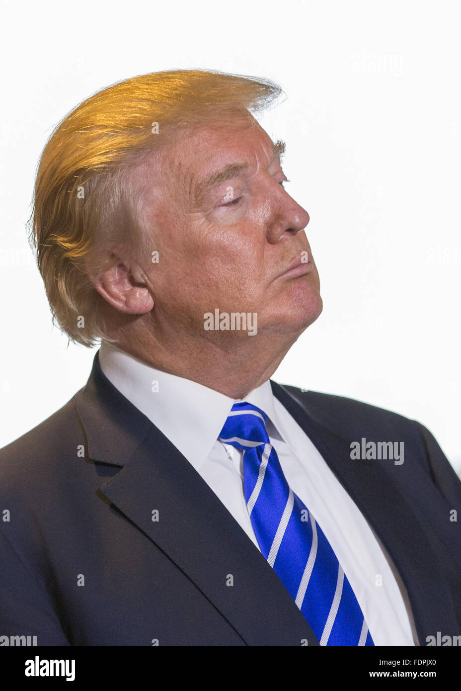 Columbia, Caroline du Sud - le 23 septembre 2015 : Trump(R) parle à la presse avant son assemblée publique avec le sénateur Tim Scott. Banque D'Images