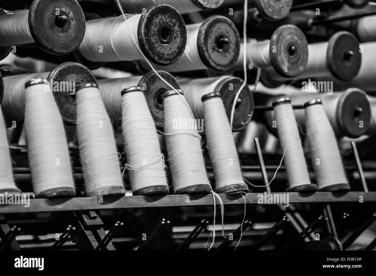 Bobines en bois exposé au Musée Industriel de Bradford, Bradford, West Yorkshire, Royaume-Uni Banque D'Images