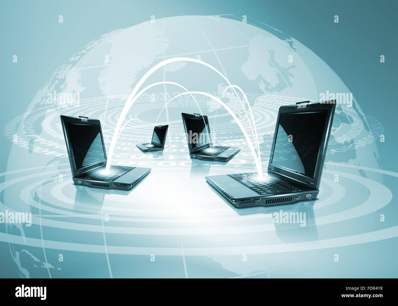 Collage bleu avec les ordinateurs portables connectés et symbole mondial Banque D'Images