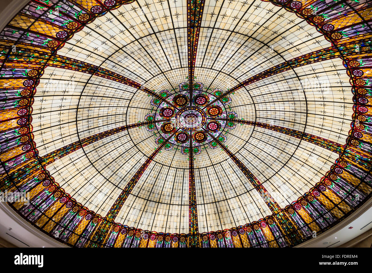 Vitraux au plafond dans le Paris casino Las Vegas, Nevada, USA Banque D'Images