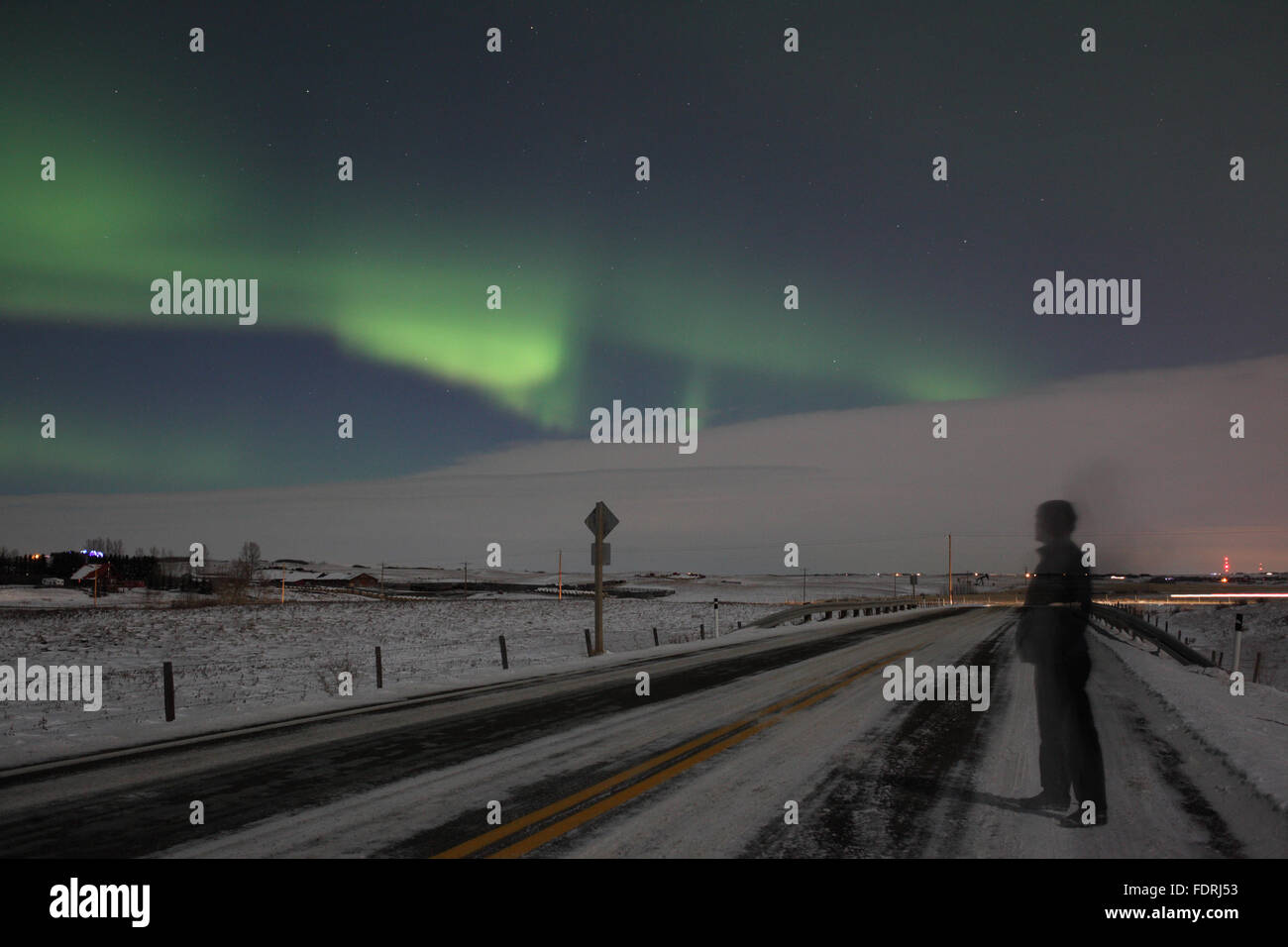 Aurore boréale au-dessus des prairies de l'ouest du Canada et moi Banque D'Images