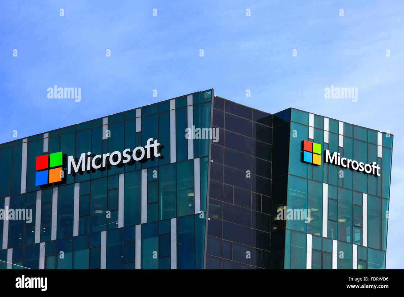 Logo de Microsoft et de l'emblème. Microsoft est une entreprise internationale qui développe, soutient et vend des logiciels informatiques et de ser Banque D'Images