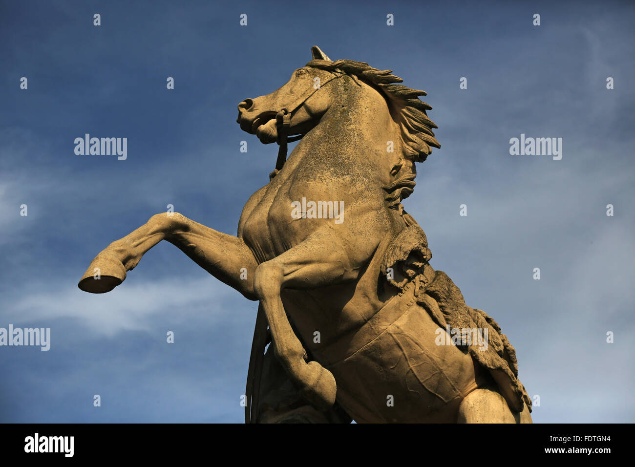 Schwerin, Allemagne, statue équestre, Obotrit ruestend son cheval, Banque D'Images