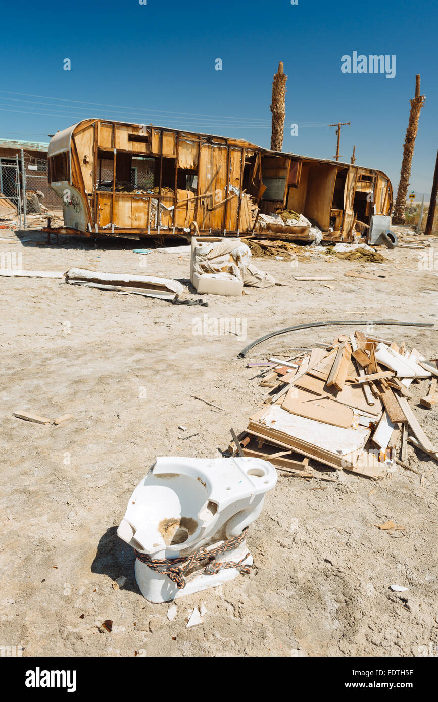 Une remorque de camping sur la rive ouest de la mer de Salton, California Banque D'Images