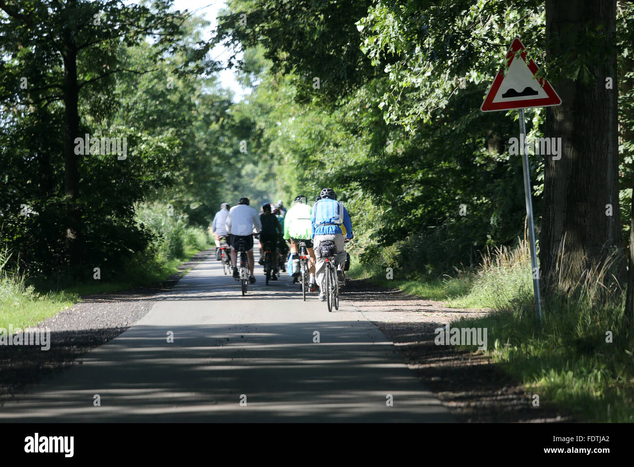 Neustadt (Dosse), l'Allemagne, les gens faire de la randonnée à vélo Banque D'Images