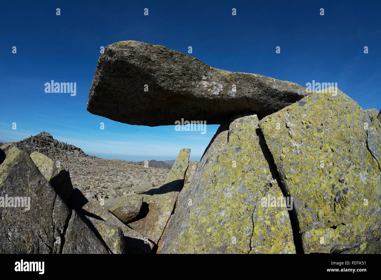 Le Rock De Cantilever Pres Du Sommet De La Region De Snowdonia Glyder Fach Photo Stock Alamy Le Rock De Cantilever Pres Du Sommet De La Region De Snowdonia Glyder Fach Photo Stock Alamy